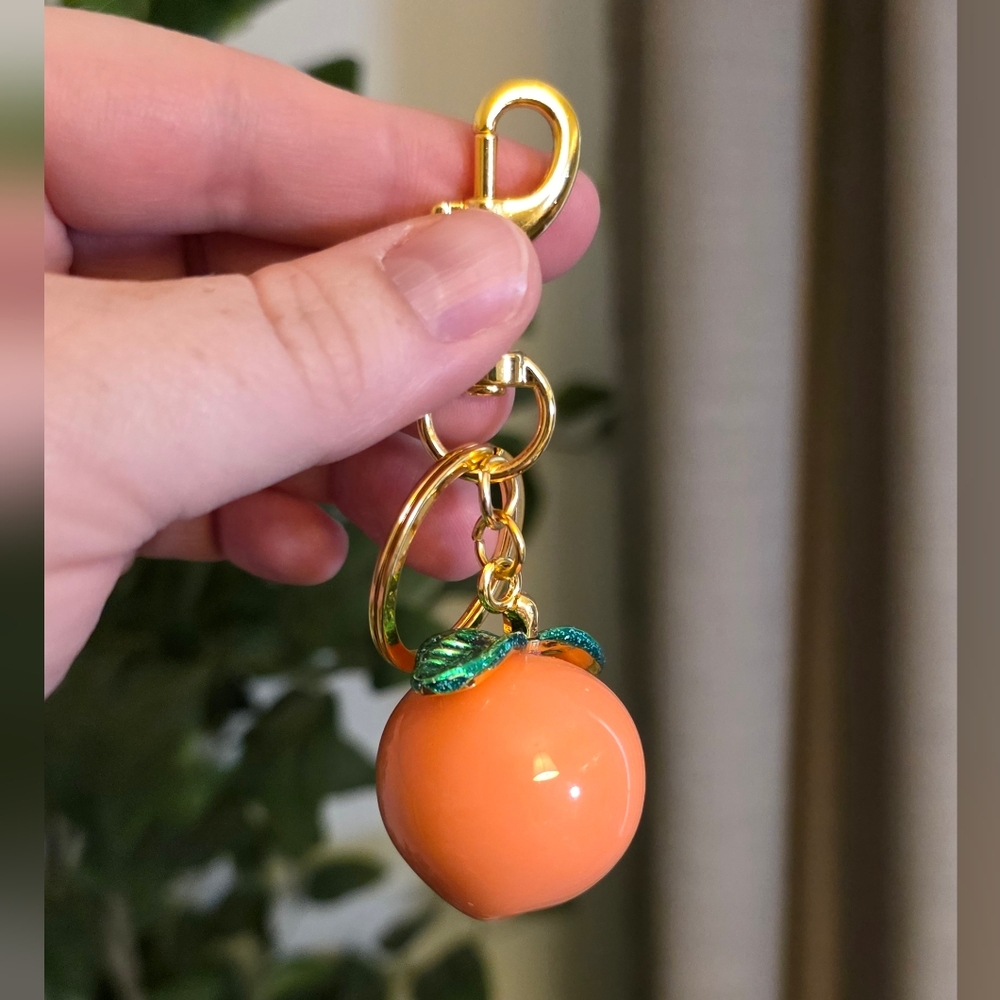 Peach Charm Keychain - Picture 3 of 4